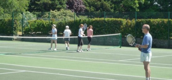 Social doubles tennis game